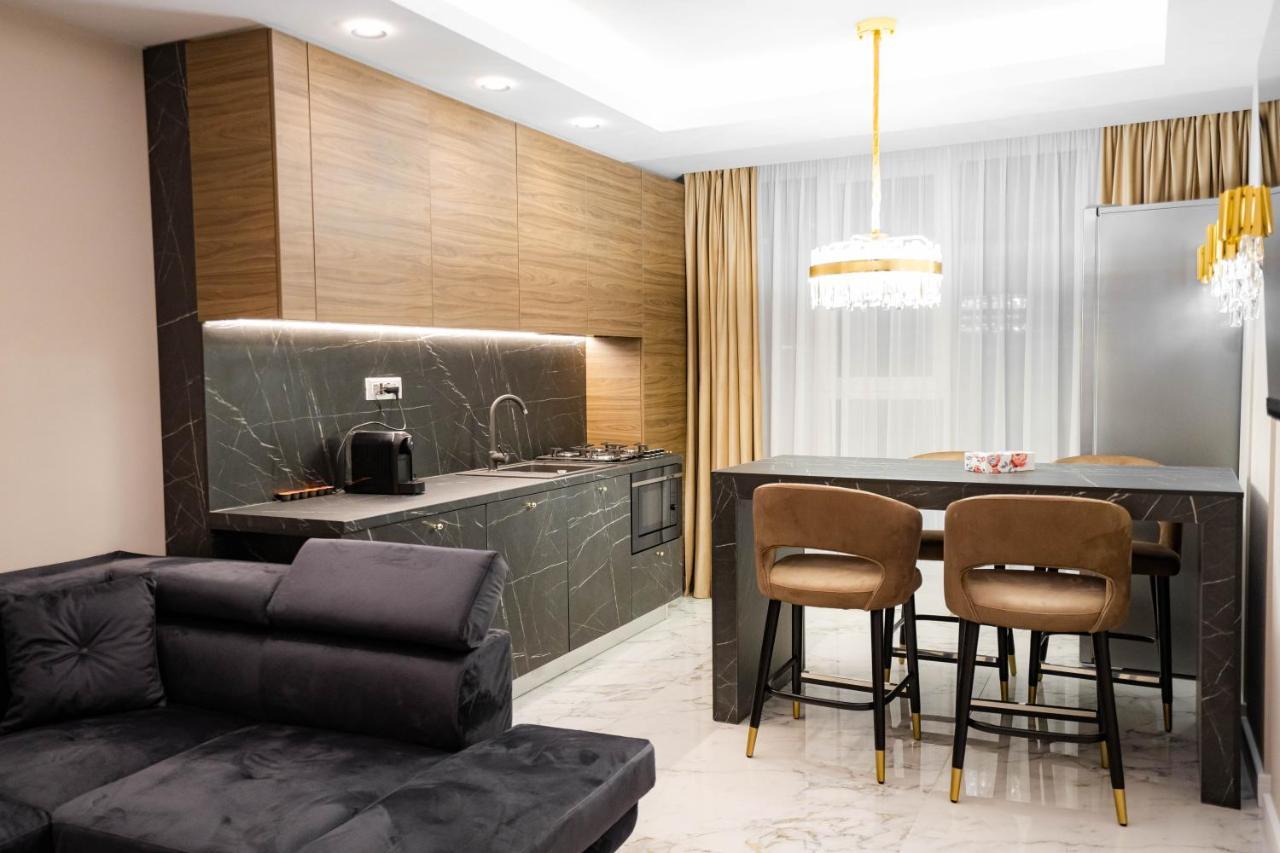 Deluxe Aparthotel Marwell Residence Szucsáva Kültér fotó