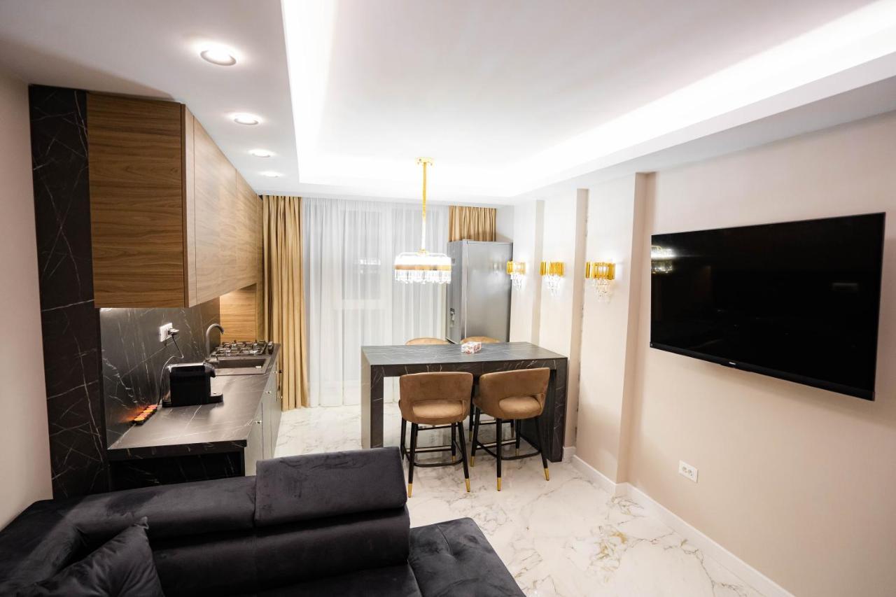 Deluxe Aparthotel Marwell Residence Szucsáva Kültér fotó