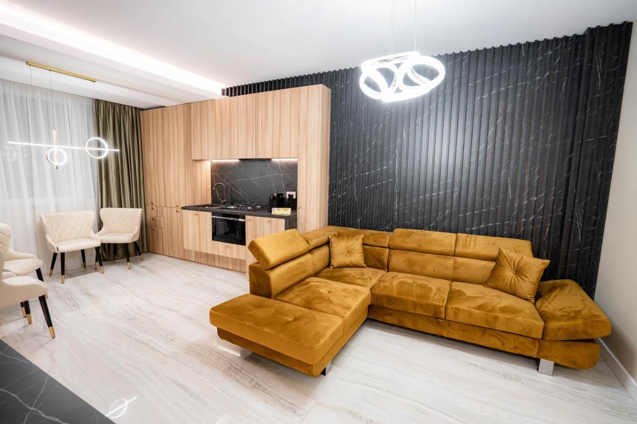 Deluxe Aparthotel Marwell Residence Szucsáva Kültér fotó