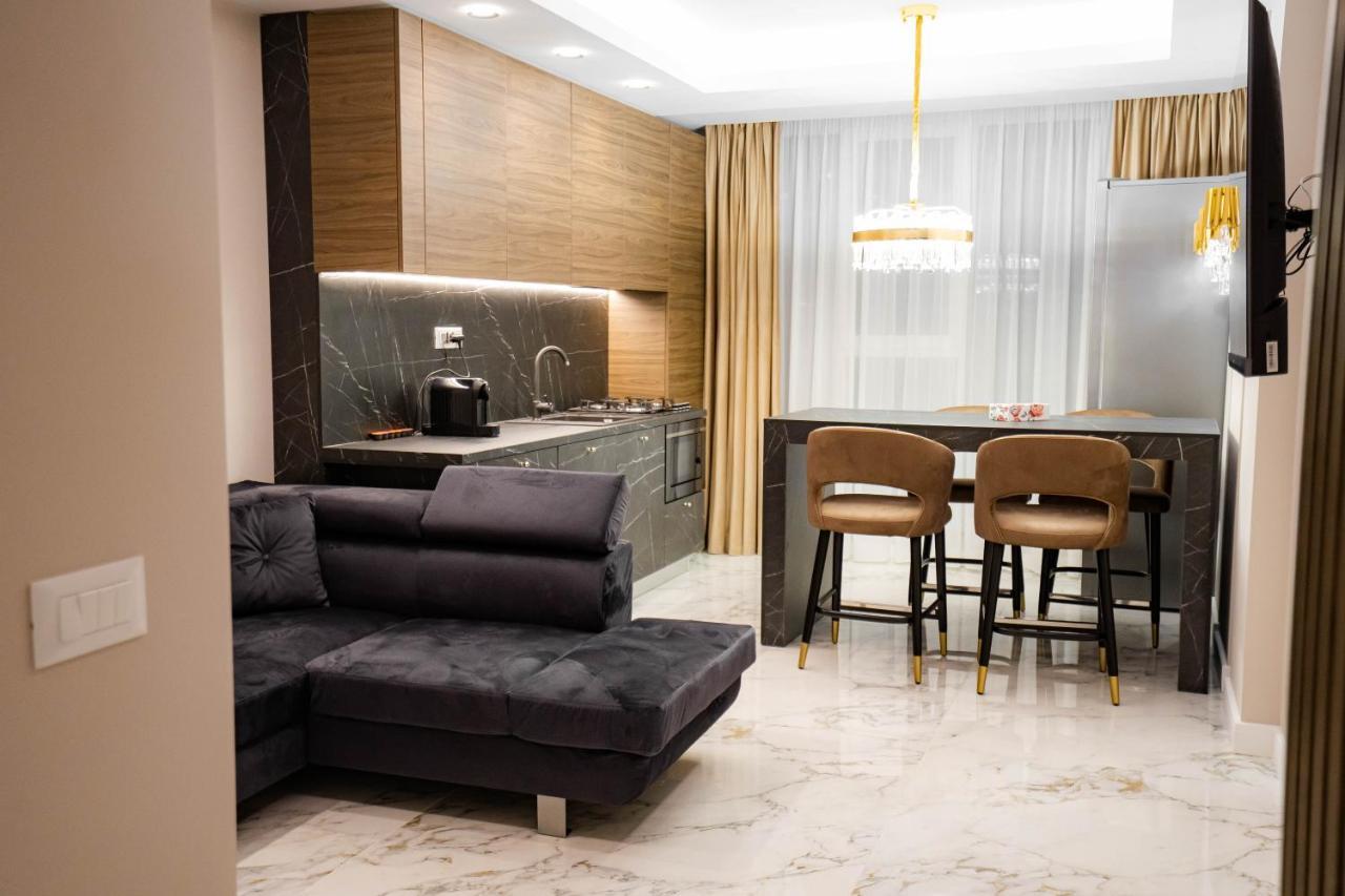 Deluxe Aparthotel Marwell Residence Szucsáva Kültér fotó