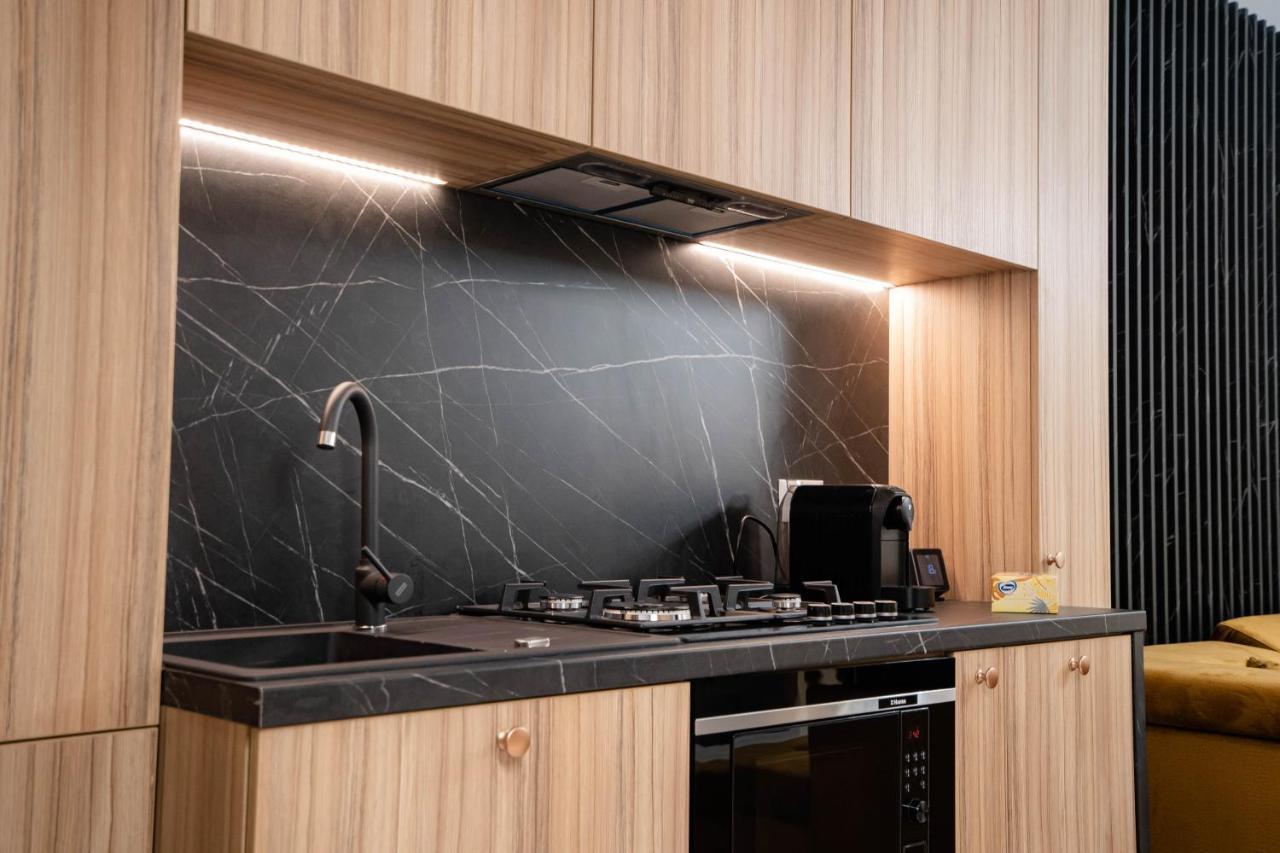 Deluxe Aparthotel Marwell Residence Szucsáva Kültér fotó