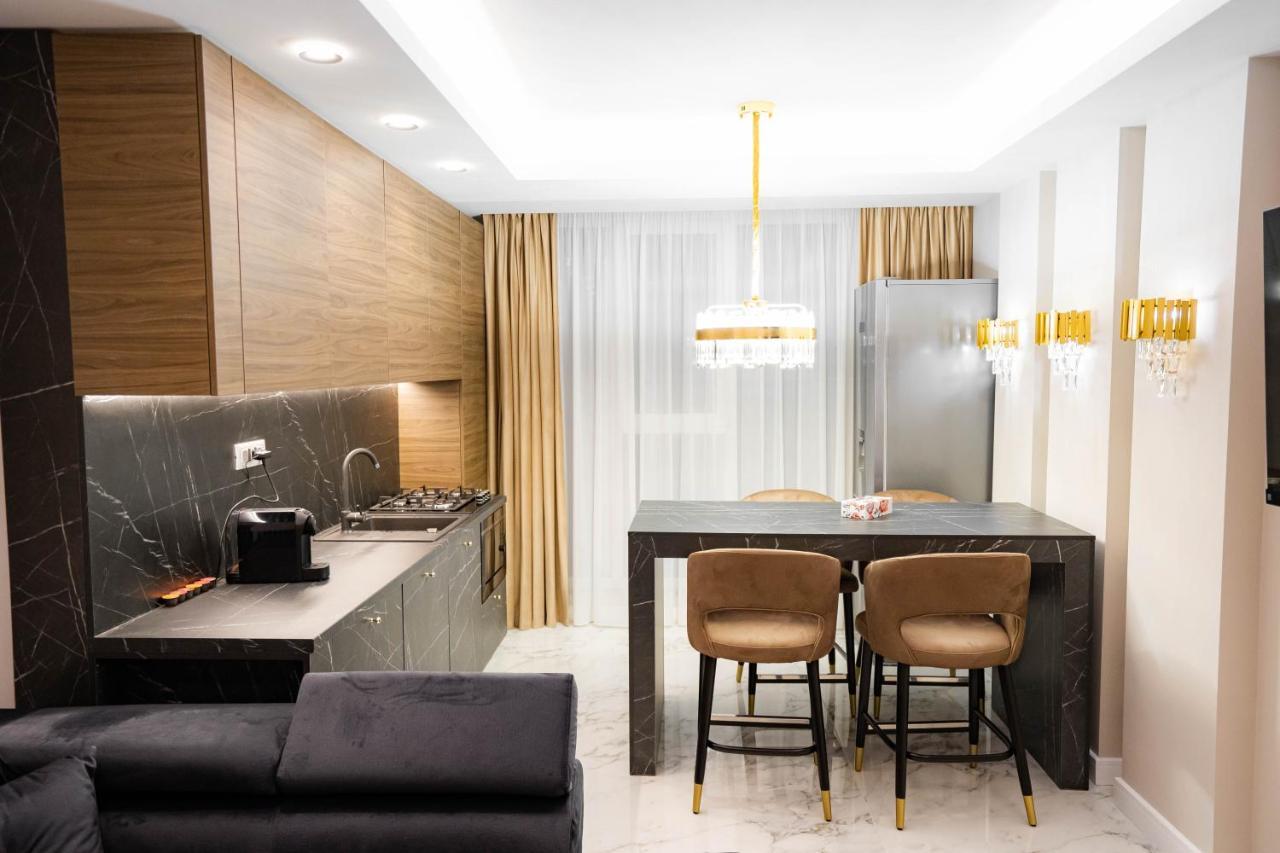 Deluxe Aparthotel Marwell Residence Szucsáva Kültér fotó