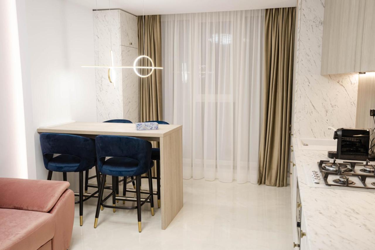Deluxe Aparthotel Marwell Residence Szucsáva Kültér fotó