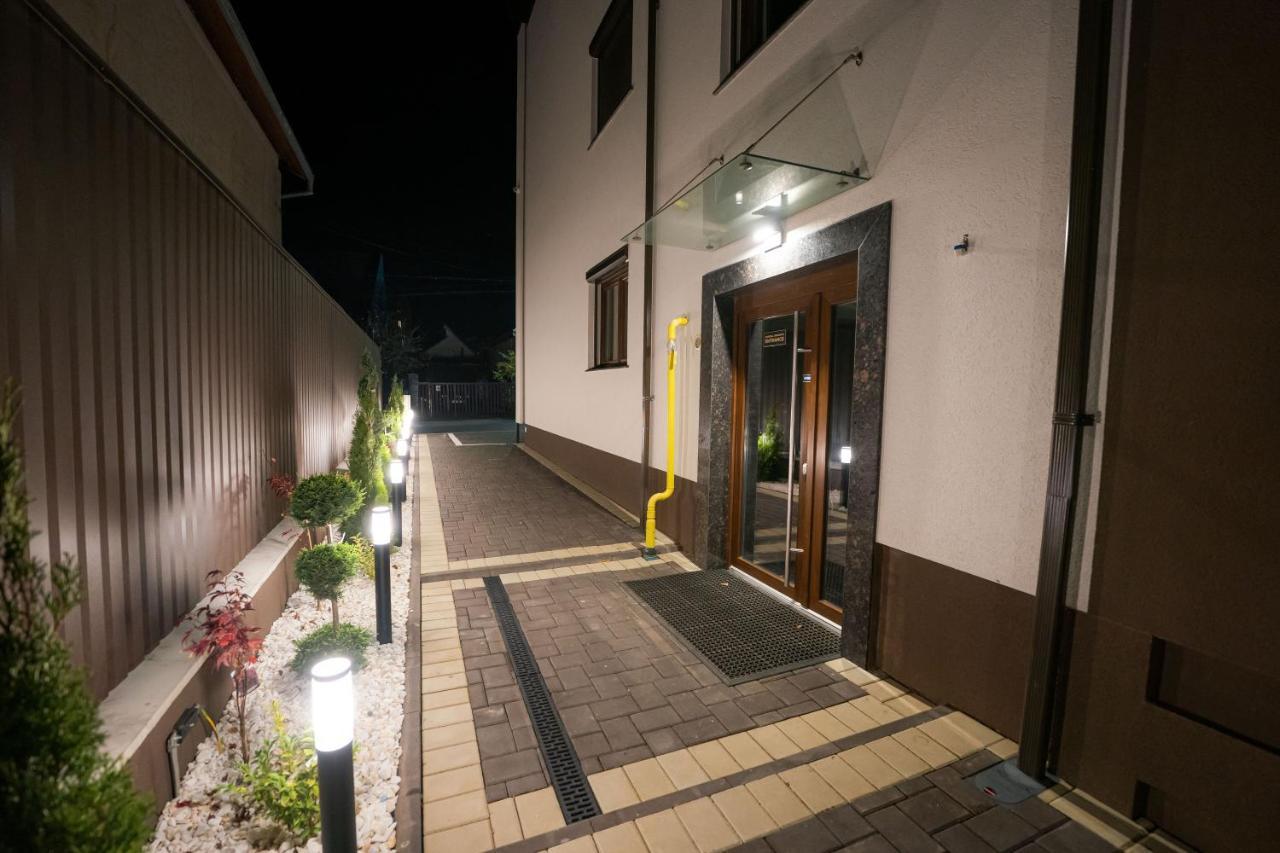 Deluxe Aparthotel Marwell Residence Szucsáva Kültér fotó