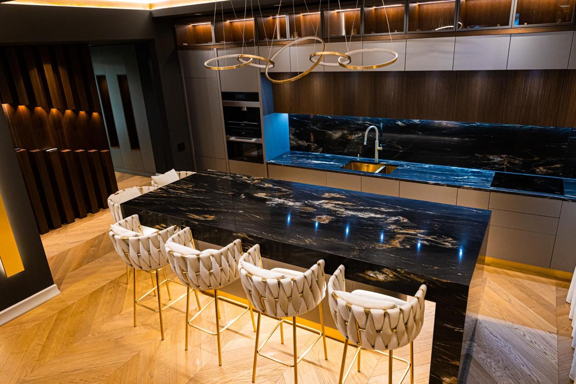 Deluxe Aparthotel Marwell Residence Szucsáva Szoba fotó